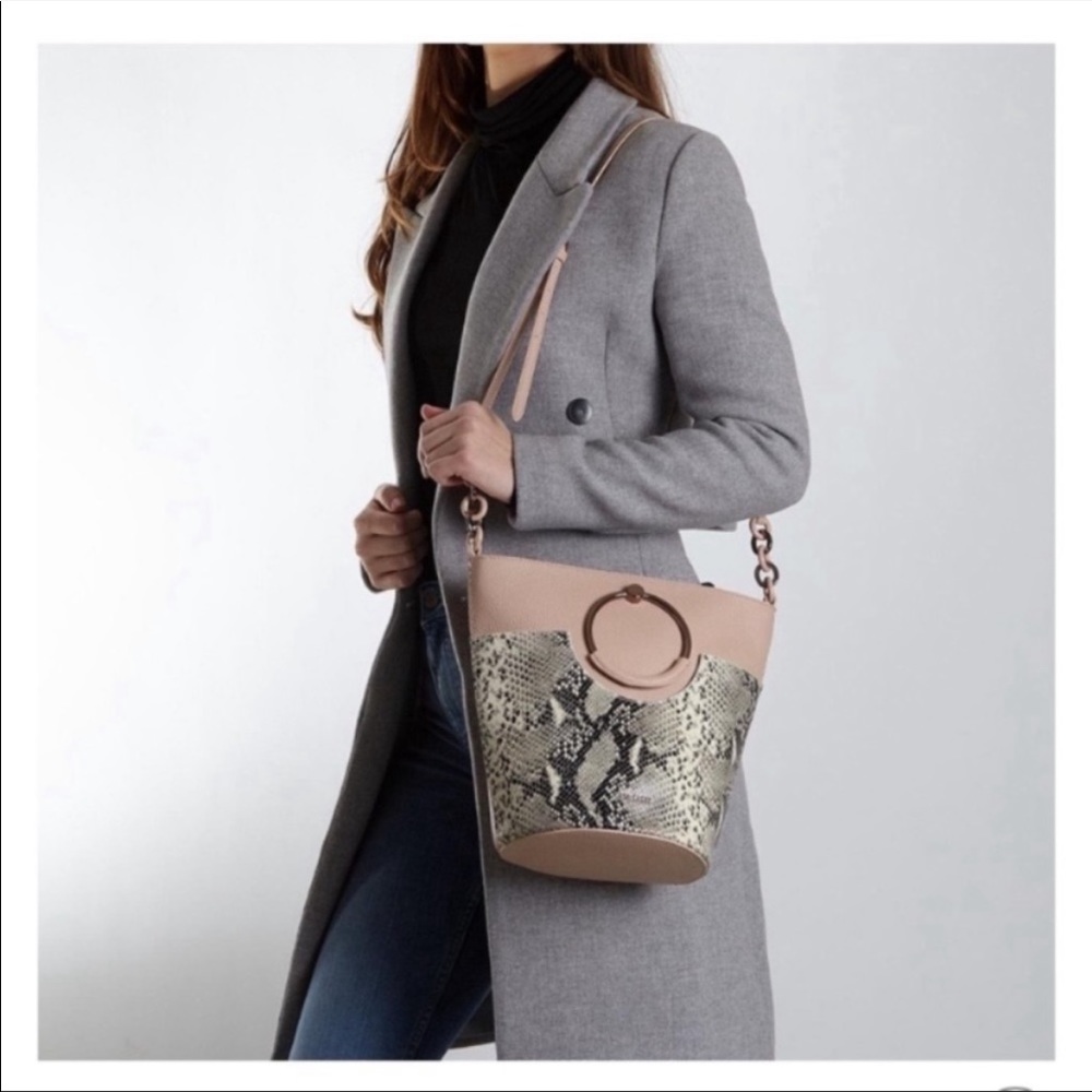 🎀NWT🎀Chic Ted Baker Uber-Chic Snakeskin Print 2-WayLeather Bucket Bag